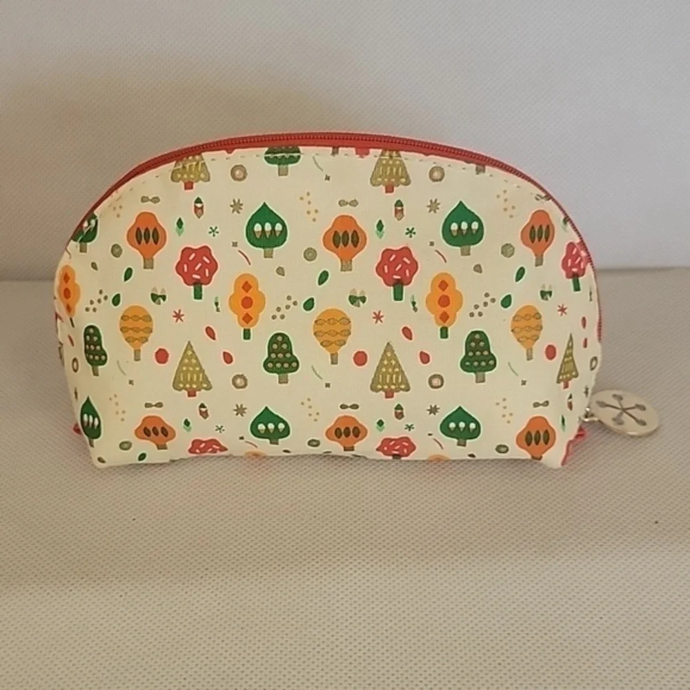 NEW - L'OCCITANE EN PROVENCE COSMETIC‎ BAG